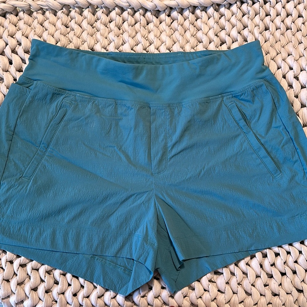 Athleta Trekkie North short, teal size 12